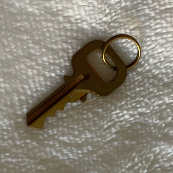 Louis Vuitton key 🔑 # 443 - Picture 2 of 3
